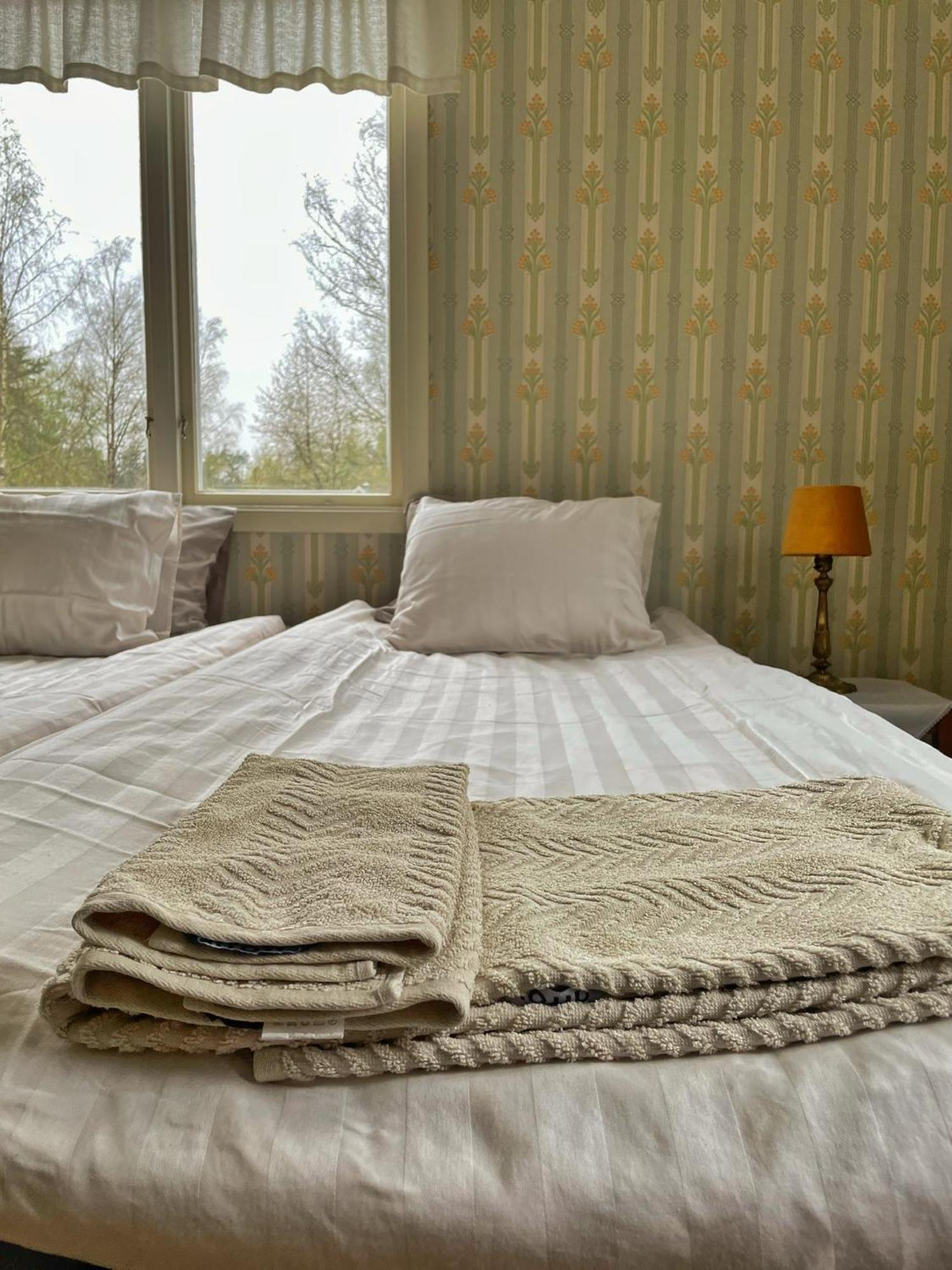 Viktors Affaershus Bed & Breakfast Atran Exterior photo