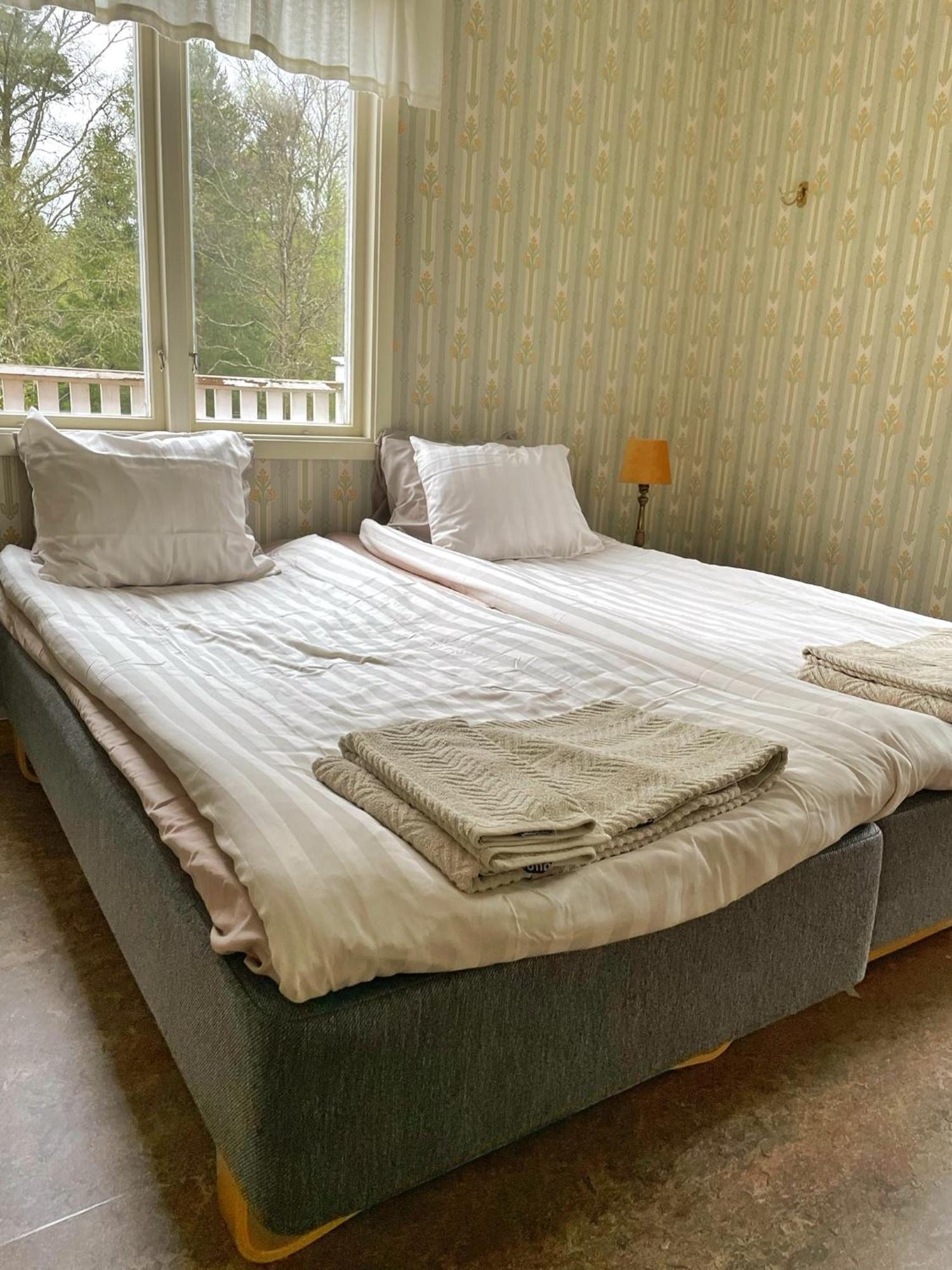 Viktors Affaershus Bed & Breakfast Atran Exterior photo